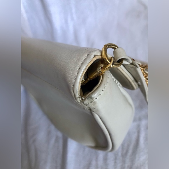 Vintage Pantera White Leather Semi Circle Purse with Leather & Gold Chain Strap - Picture 5 of 14